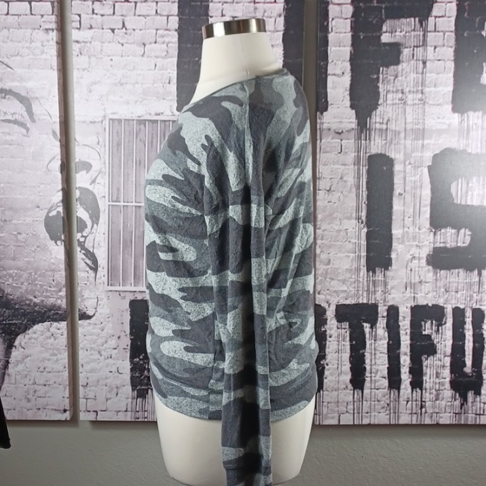 Maurices Gray Camo Straight Hem Pullover EUC - Picture 3 of 6
